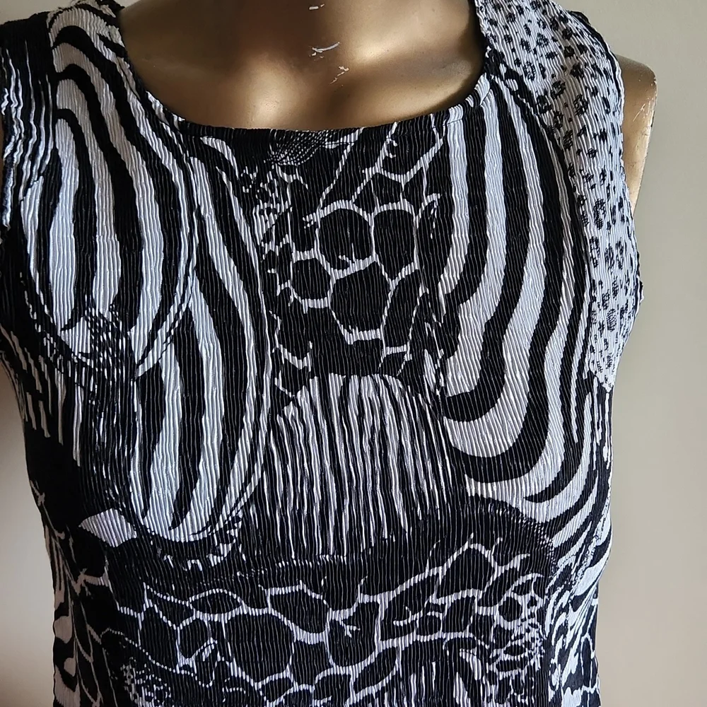 Woman's top - Picture 2 of 5